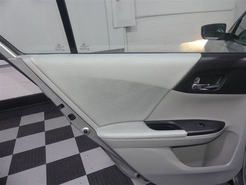 Used 2014 Honda Accord LX image 24