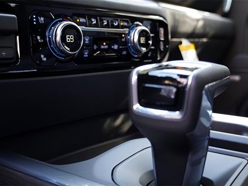 New 2026 GMC Sierra 1500 SLT image 11