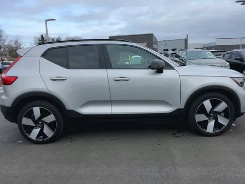 Used 2023 Volvo XC40 Recharge Ultimate image 9