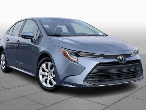 Used 2024 Toyota Corolla LE image 3