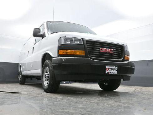 New 2026 GMC Savana 2500 Extended RWD image 28
