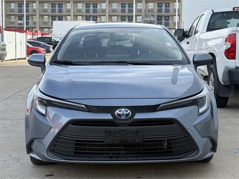 Used 2025 Toyota Corolla LE image 8