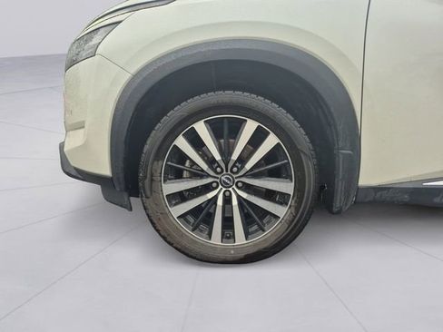 Used 2024 Nissan Pathfinder Platinum AWD/4WD image 9