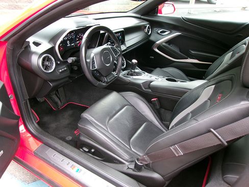 Used 2017 Chevrolet Camaro SS image 13