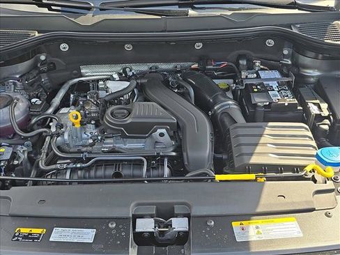 New 2025 Volkswagen Taos SE image 17
