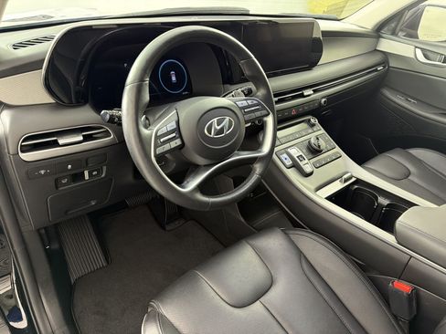 Used 2024 Hyundai Palisade SEL w/ Premium Package FWD image 4