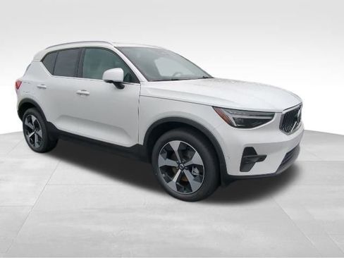 New 2025 Volvo XC40 B5 Plus w/ Protection Package Premier image 10
