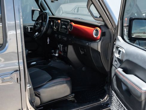 Used 2018 Jeep Wrangler Unlimited Rubicon w/ Dual Top Group image 27