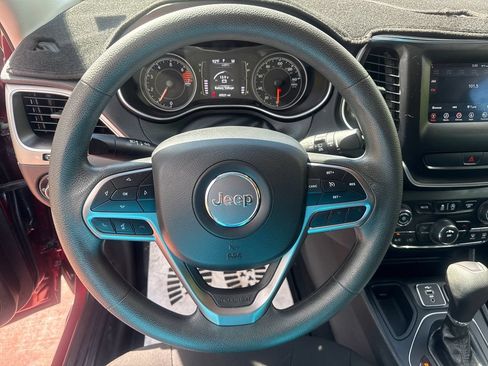 Used 2021 Jeep Cherokee Latitude FWD image 15