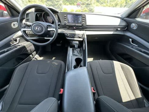 Used 2022 Hyundai Elantra SEL FWD image 19
