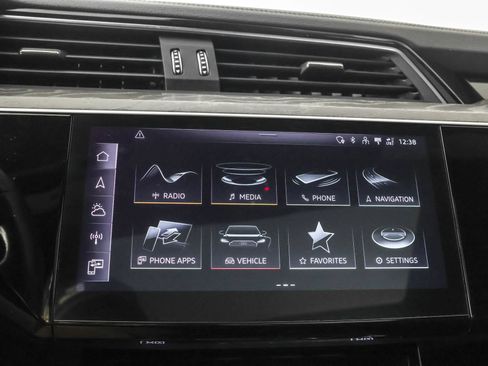 Used 2024 Audi Q8 e-tron Premium Plus w/ Premium Plus Package AWD/4WD image 29
