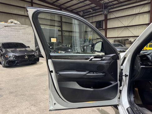 Used 2017 BMW X3 xDrive28i image 11