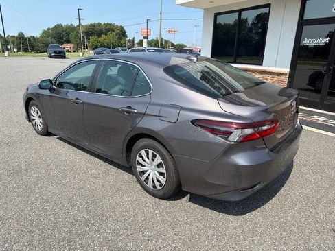 Used 2022 Toyota Camry LE FWD image 7