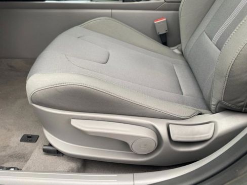 New 2026 Hyundai Elantra SE image 13