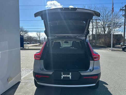 Used 2023 Volvo XC40 B5 Plus w/ Protection Package Premier image 10