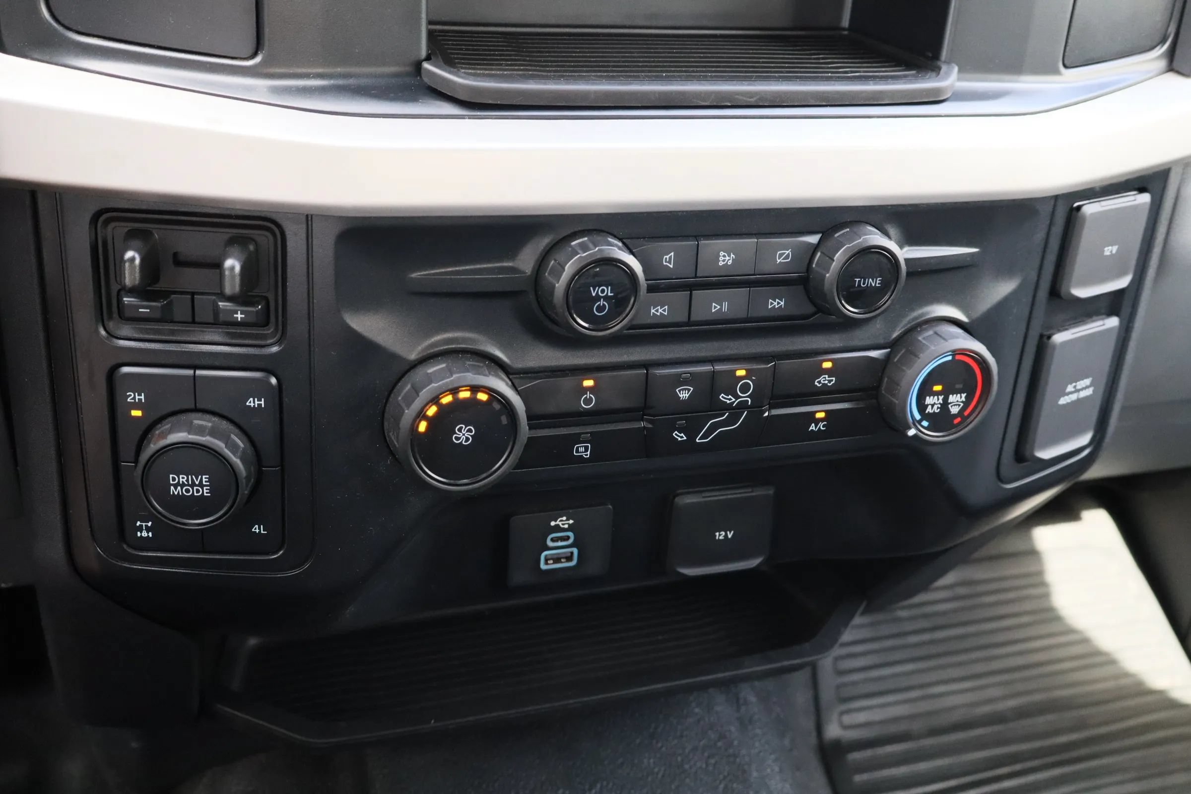 Used 2024 Ford F350 XL w/ XL Off-Road Package AWD/4WD image 15