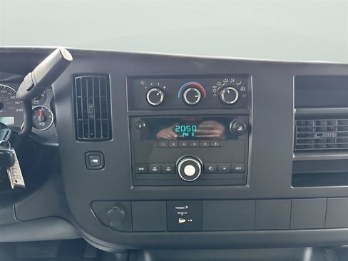 Used 2010 Chevrolet Express 2500 Extended RWD image 16