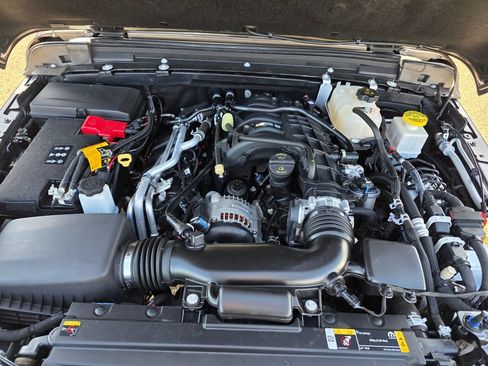 Used 2023 Jeep Gladiator Sport AWD/4WD image 25