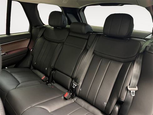 New 2026 Land Rover Range Rover SE image 13