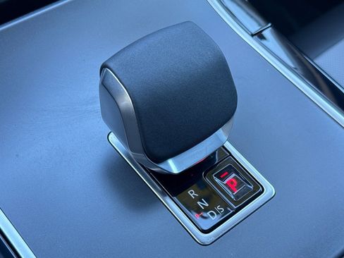 Certified 2025 Land Rover Range Rover Velar Dynamic SE image 25