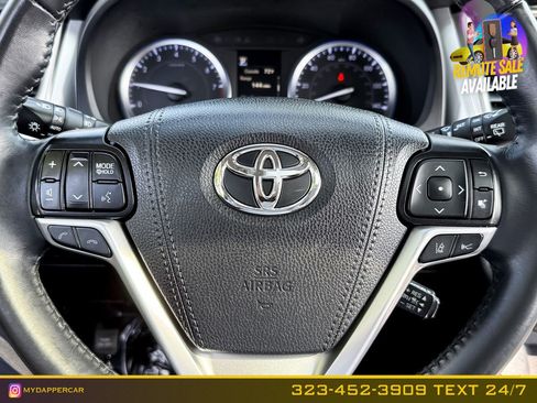 Used 2019 Toyota Highlander XLE FWD image 27
