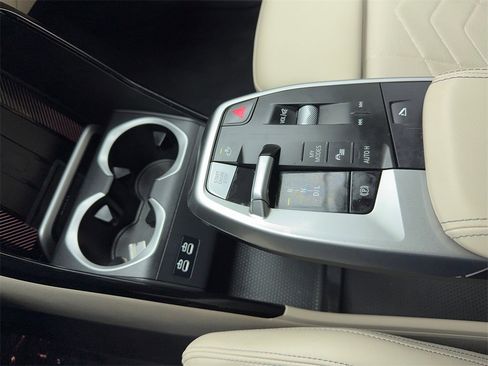 Used 2025 BMW X2 xDrive28i w/ Premium Package image 32