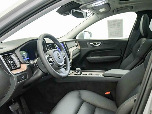 Certified 2023 Volvo XC60 B5 Plus w/ Climate Package AWD/4WD image 17
