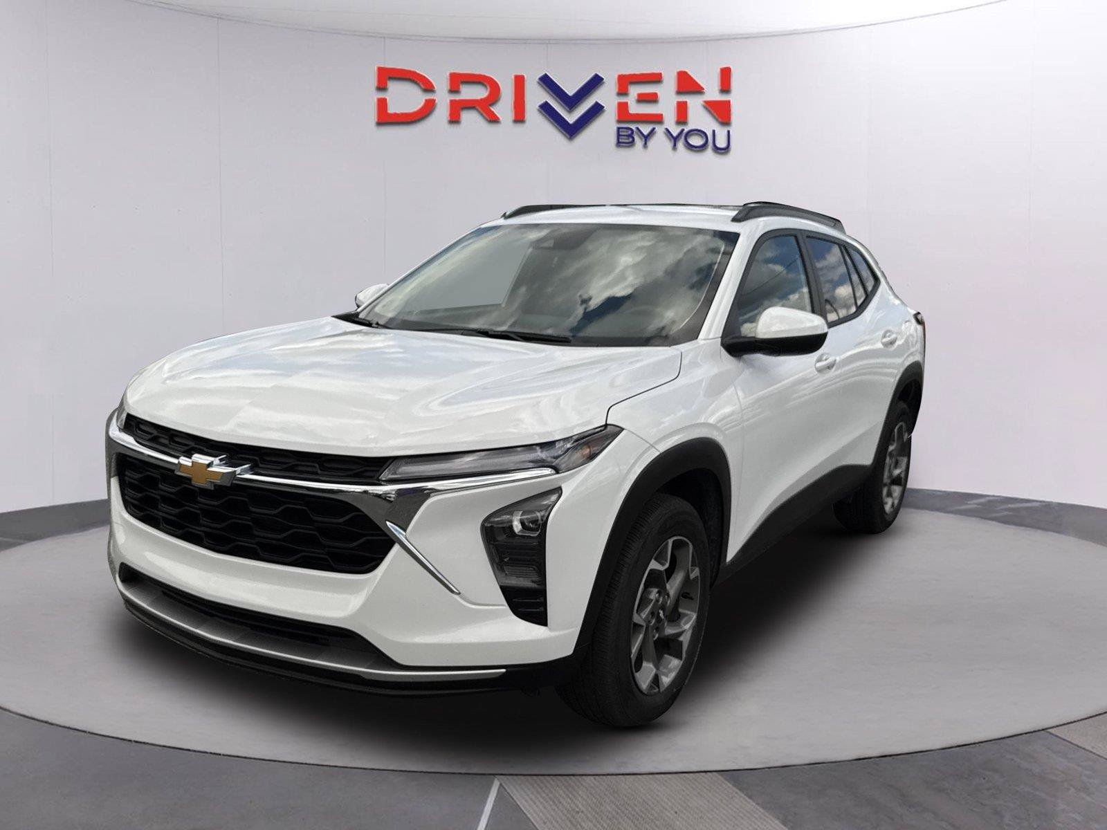 Used 2025 Chevrolet Trax LT w/ LT Convenience Package FWD image 8