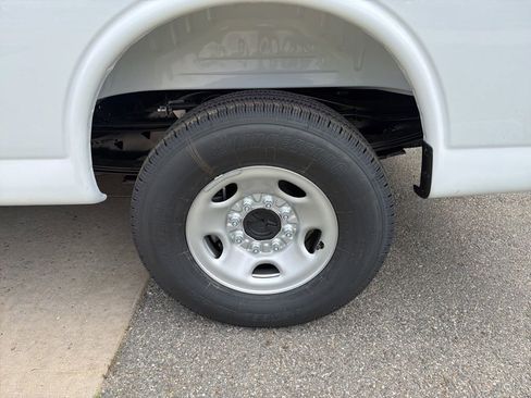 New 2026 Chevrolet Express 2500 w/ Driver Convenience Package RWD image 28