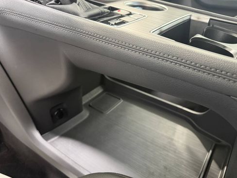 Used 2024 Toyota Sienna XLE AWD/4WD image 11