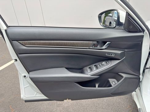 Used 2022 Honda Accord Touring image 41
