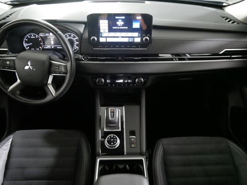 Used 2022 Mitsubishi Outlander SE image 10