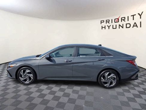 Used 2025 Hyundai Elantra SEL FWD image 6