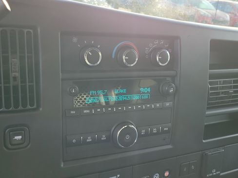 Used 2020 GMC Savana 2500 Extended w/ Driver Convenience Package image 24