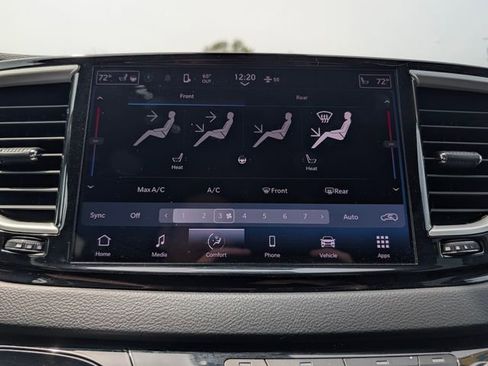 Used 2023 Chrysler Pacifica Touring-L FWD image 27