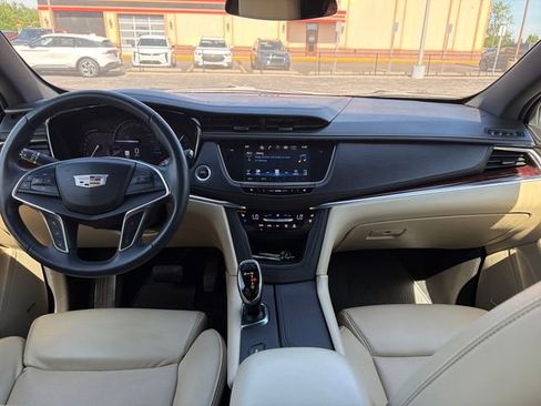 Used 2017 Cadillac XT5 Premium Luxury FWD image 14