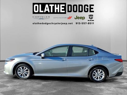 Used 2025 Toyota Camry LE image 3