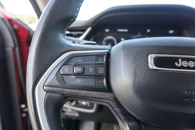 Used 2023 Jeep Grand Cherokee Limited AWD/4WD image 25