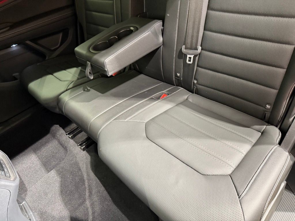 Used 2025 Volkswagen Atlas SEL AWD/4WD image 21