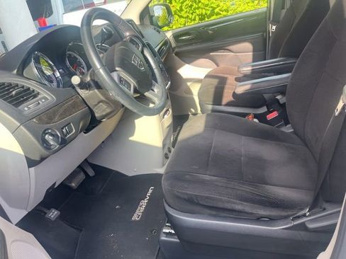 Used 2013 Dodge Grand Caravan SE FWD image 3