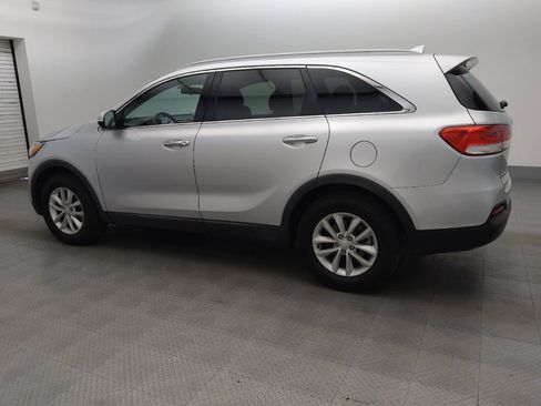 Used 2018 Kia Sorento FWD image 3