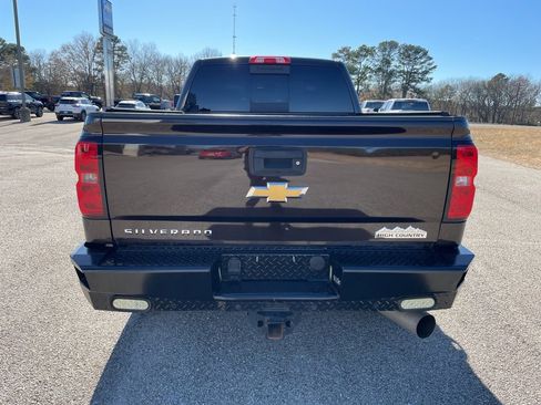 Used 2019 Chevrolet Silverado 2500 High Country w/ Duramax Plus Package image 4