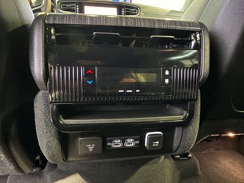 Used 2024 Jeep Wagoneer L Series II w/ Flexible Seating Group image 44