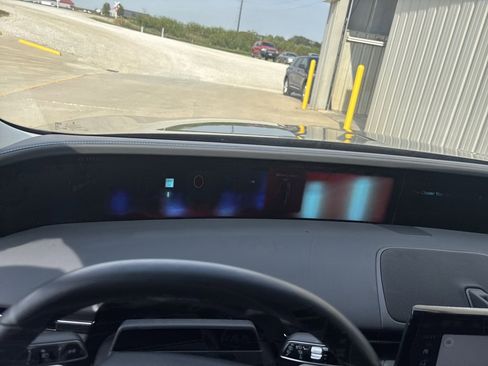 Used 2024 Lincoln Nautilus Premier image 17