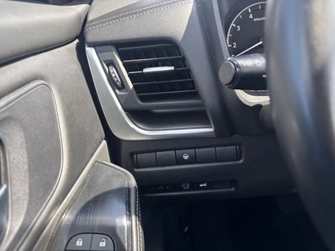 Used 2025 Nissan Rogue SV FWD image 36