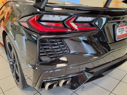 Used 2021 Chevrolet Corvette Stingray Premium Cpe w/ Z51 Performance Package RWD image 16