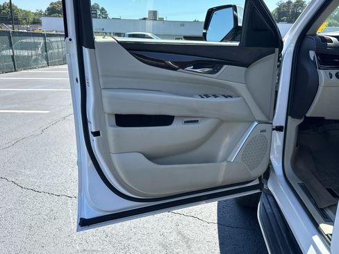 Used 2016 Cadillac Escalade ESV Luxury RWD image 10
