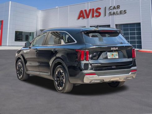 Used 2024 Kia Sorento S image 9