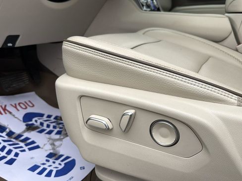 Used 2023 GMC Yukon XL Denali image 11