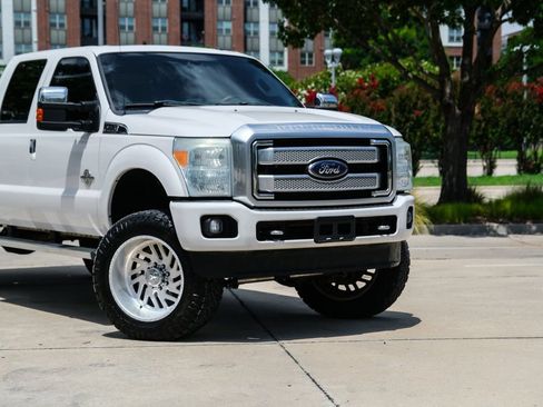 Used 2016 Ford F350 Platinum AWD/4WD image 3
